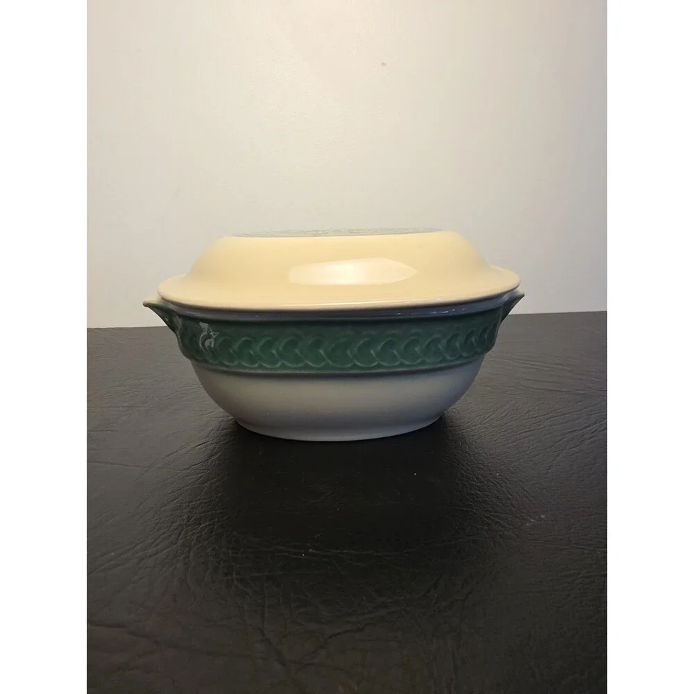 Light Green Longaberger American Craft Orig Covered Casserole Dish Heart Design